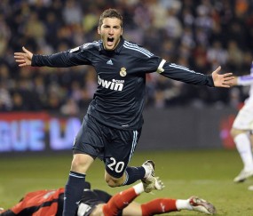 开云平台-从卡拉斯科爆发到贝蒂斯狂胜，一场跨越时空的足球启示录