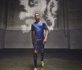 开云体育APP下载-奥斯梅恩爆发与勒沃库森收割伊朗，足球全球化中的独特交汇点