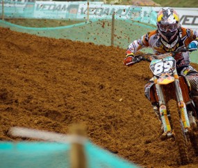 开云体育中国官网-维也纳森林的叹息与桑巴的泪，库尔图瓦那一脚，如何踢碎了两个世界的旧梦