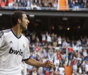 开云下载-拉文末节狂飙救主，湖人加时险胜太阳