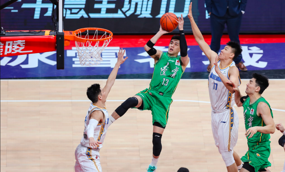 山东队力克辽宁队，戈贝尔扛起全队