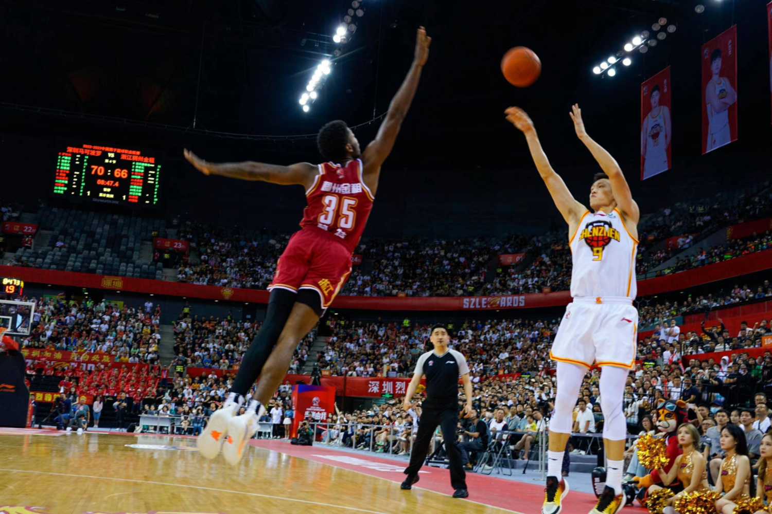 深圳队横扫太阳，易建联点燃赛场