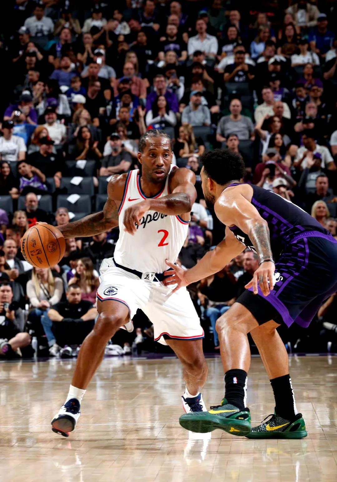 勇士轻取尼克斯，伦纳德统治全场