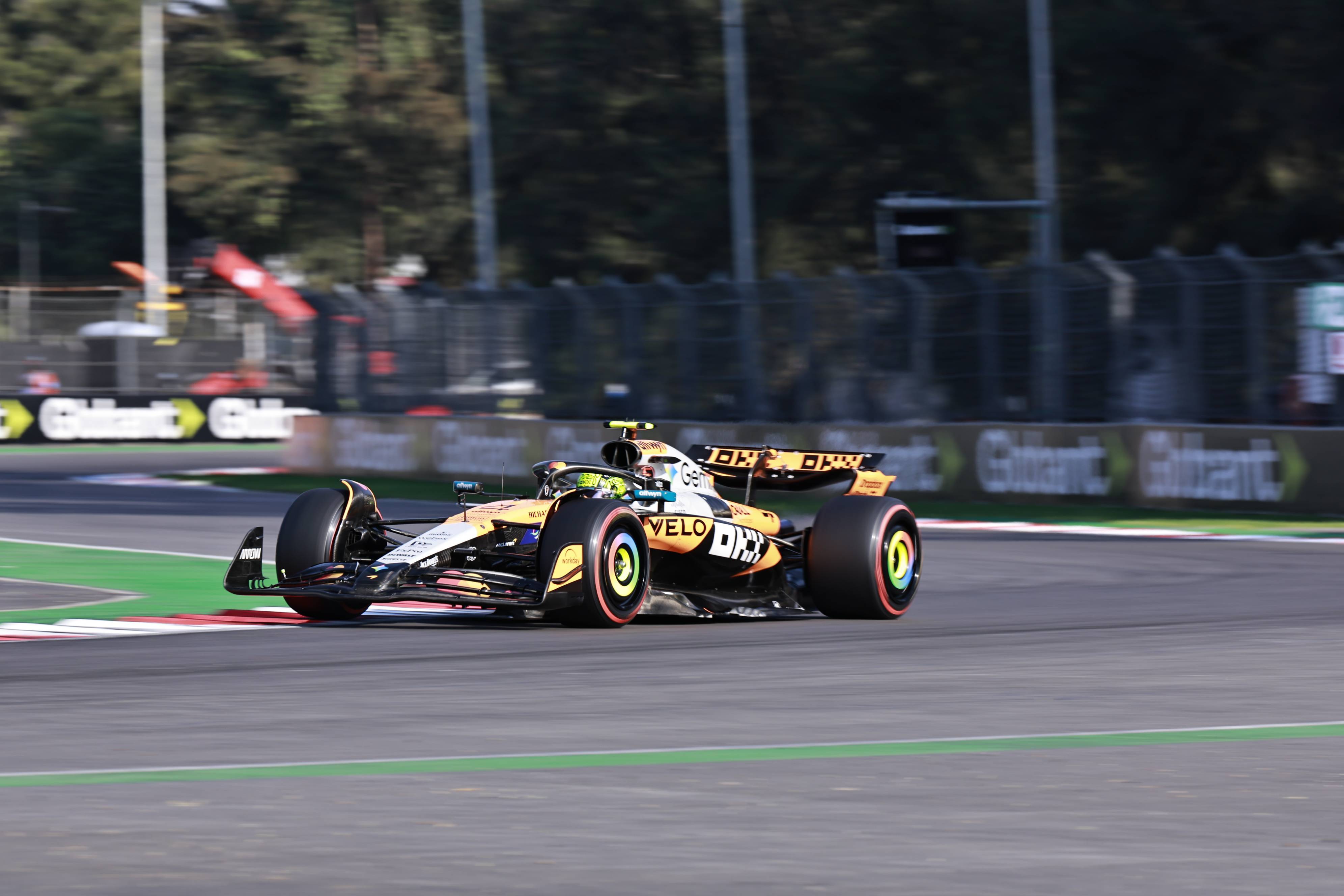 阿斯顿马丁碾压红牛二队，诺里斯带队取胜