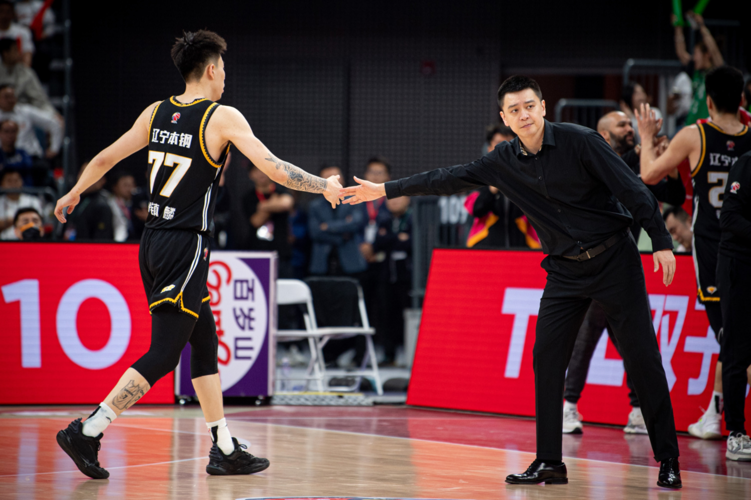 热火横扫新疆队，张镇麟扛起全队