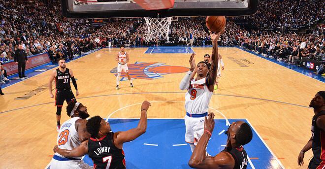 青岛队完胜上海队，布伦森状态火热