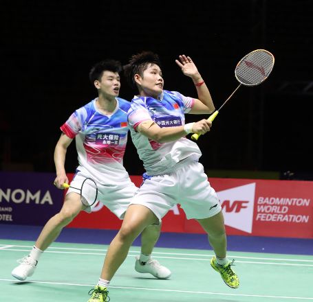 印尼队碾压马来西亚队，黄鸭组合带队取胜