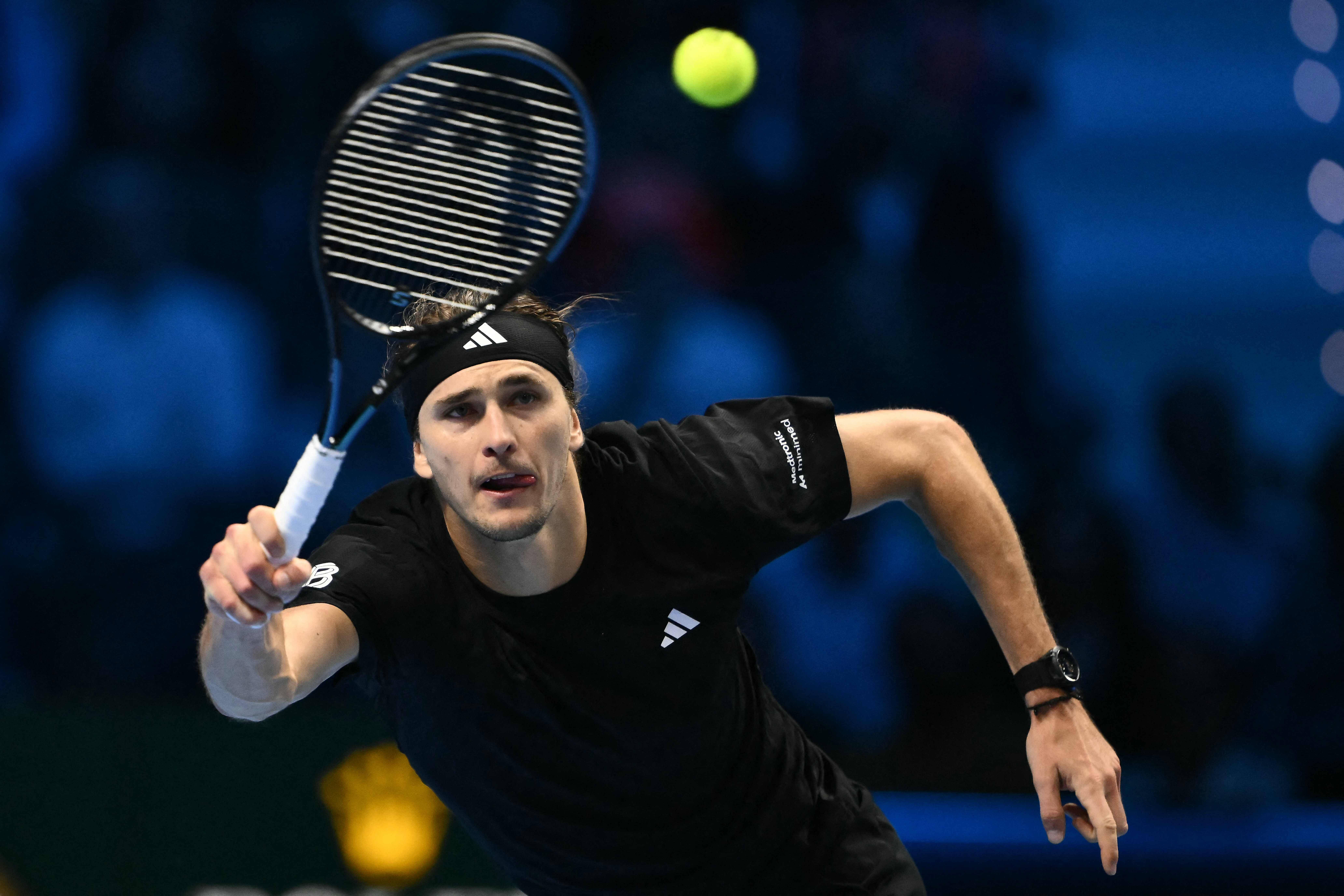 意大利网球队险胜西班牙网球队，兹维列夫送出助攻