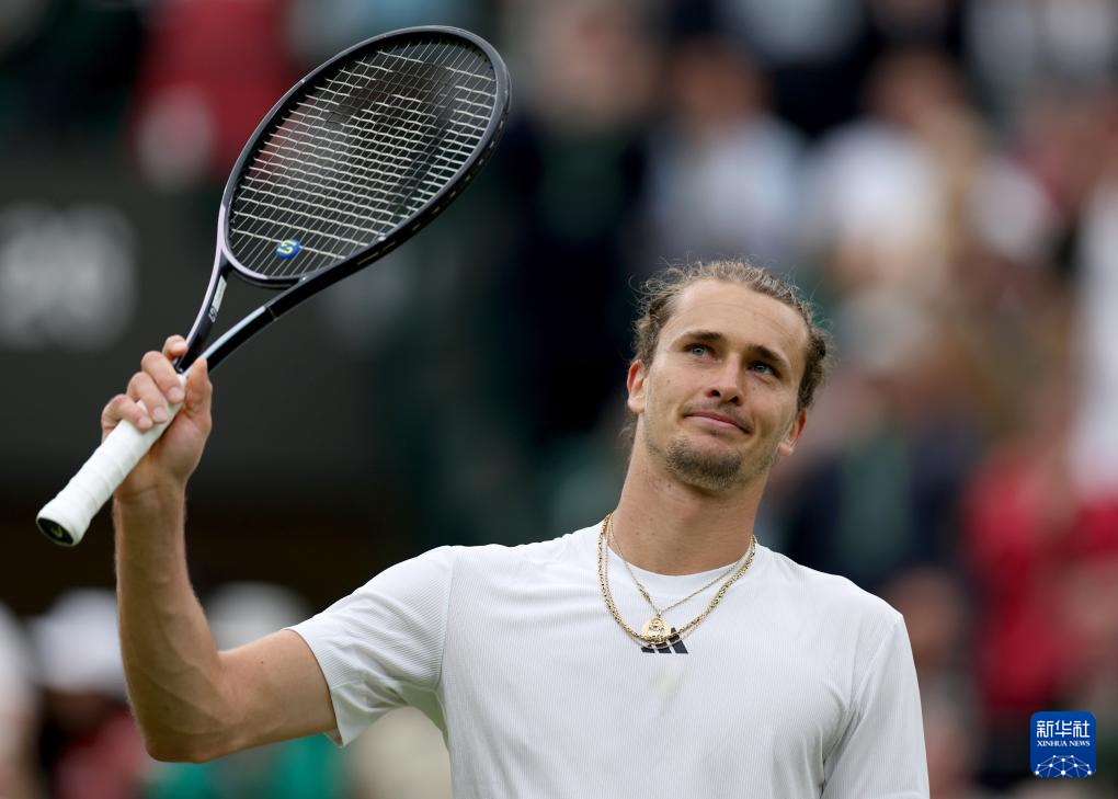 英国网球队强势西班牙网球队，兹维列夫完成帽子戏法