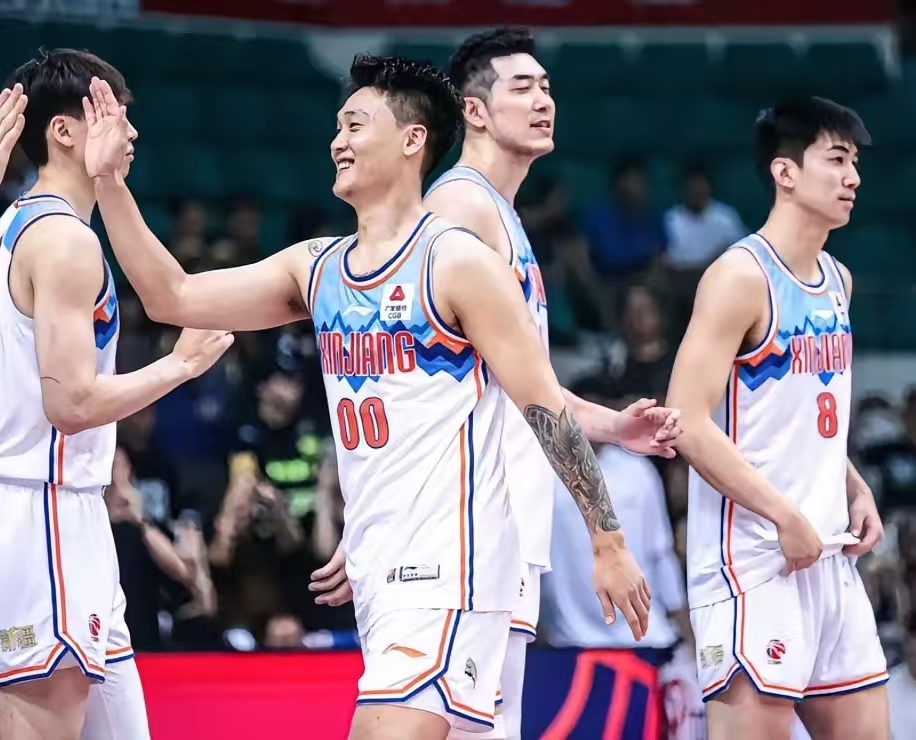 新疆队碾压太阳，浓眉哥惊艳四座