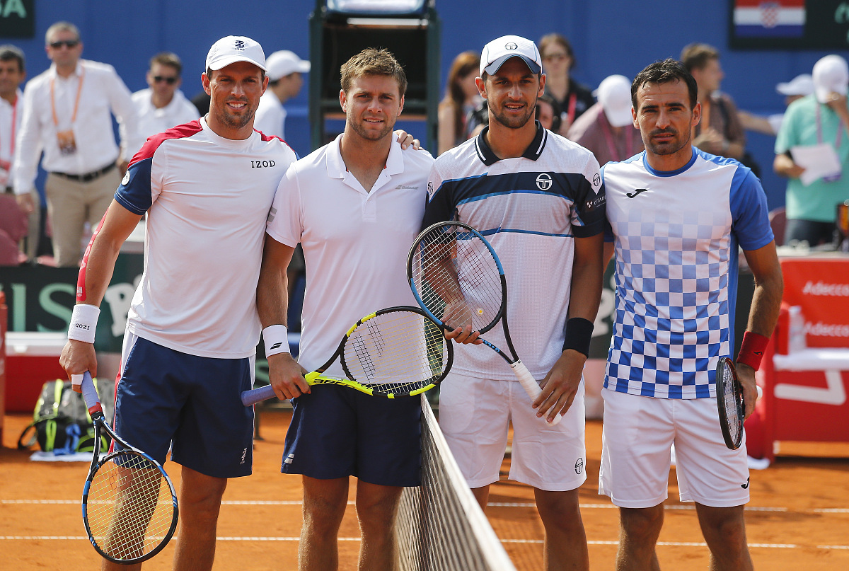 欧洲网球队鏖战德国网球队，德约科维奇绝境逆转