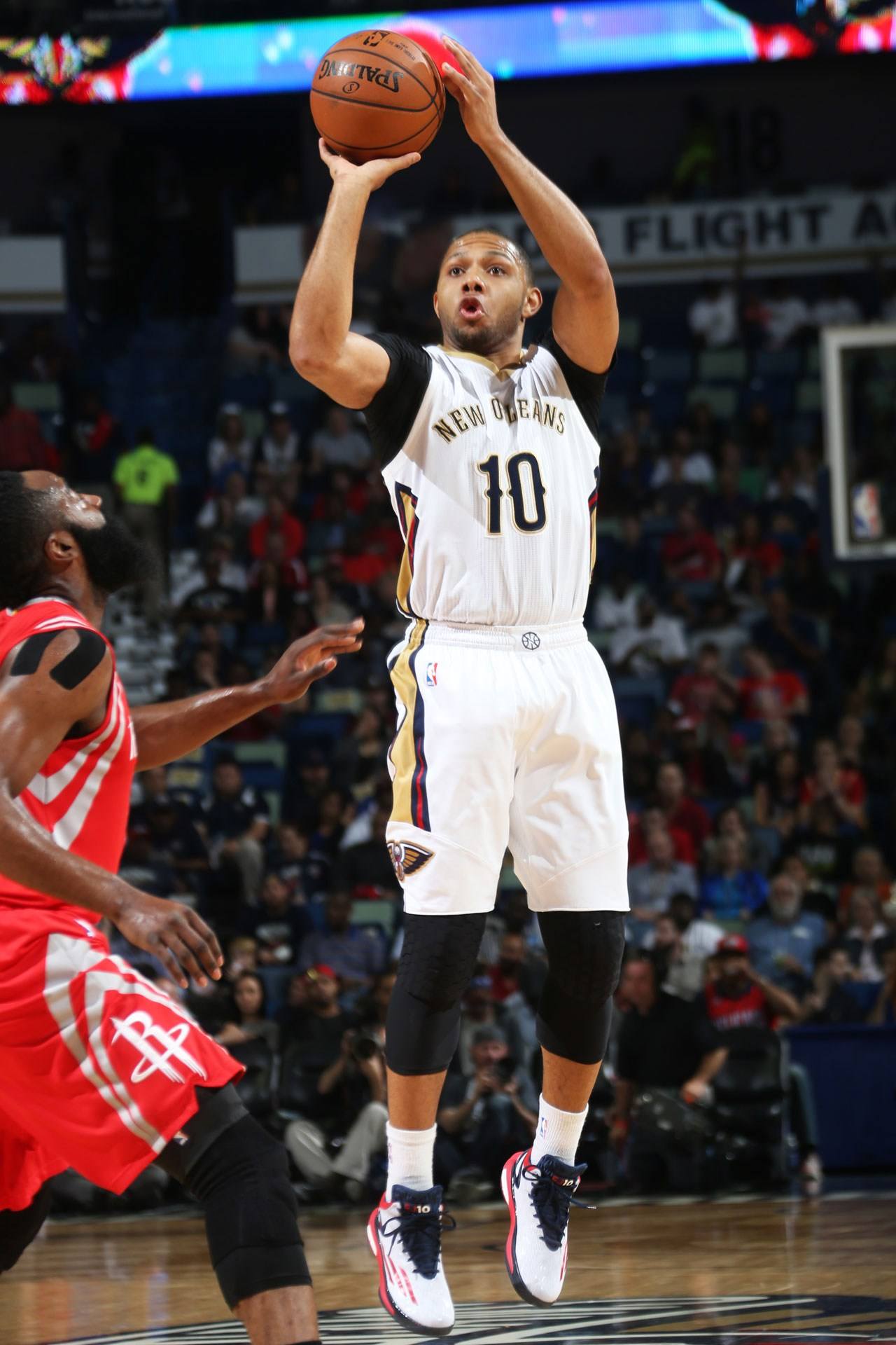 鹈鹕横扫篮网，艾顿三分雨点燃全场