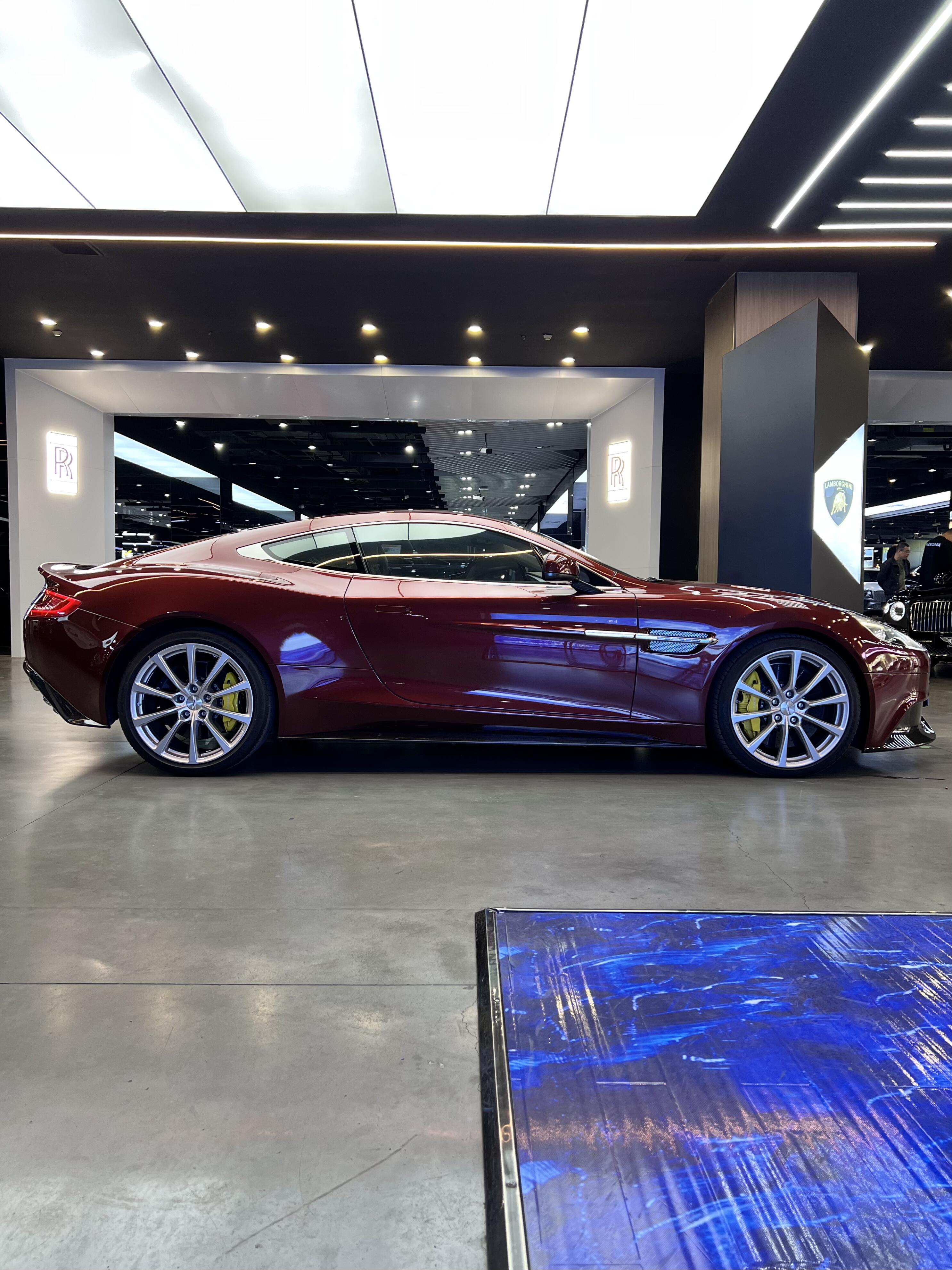 阿斯顿马丁轻取梅赛德斯，阿隆索惊艳四座