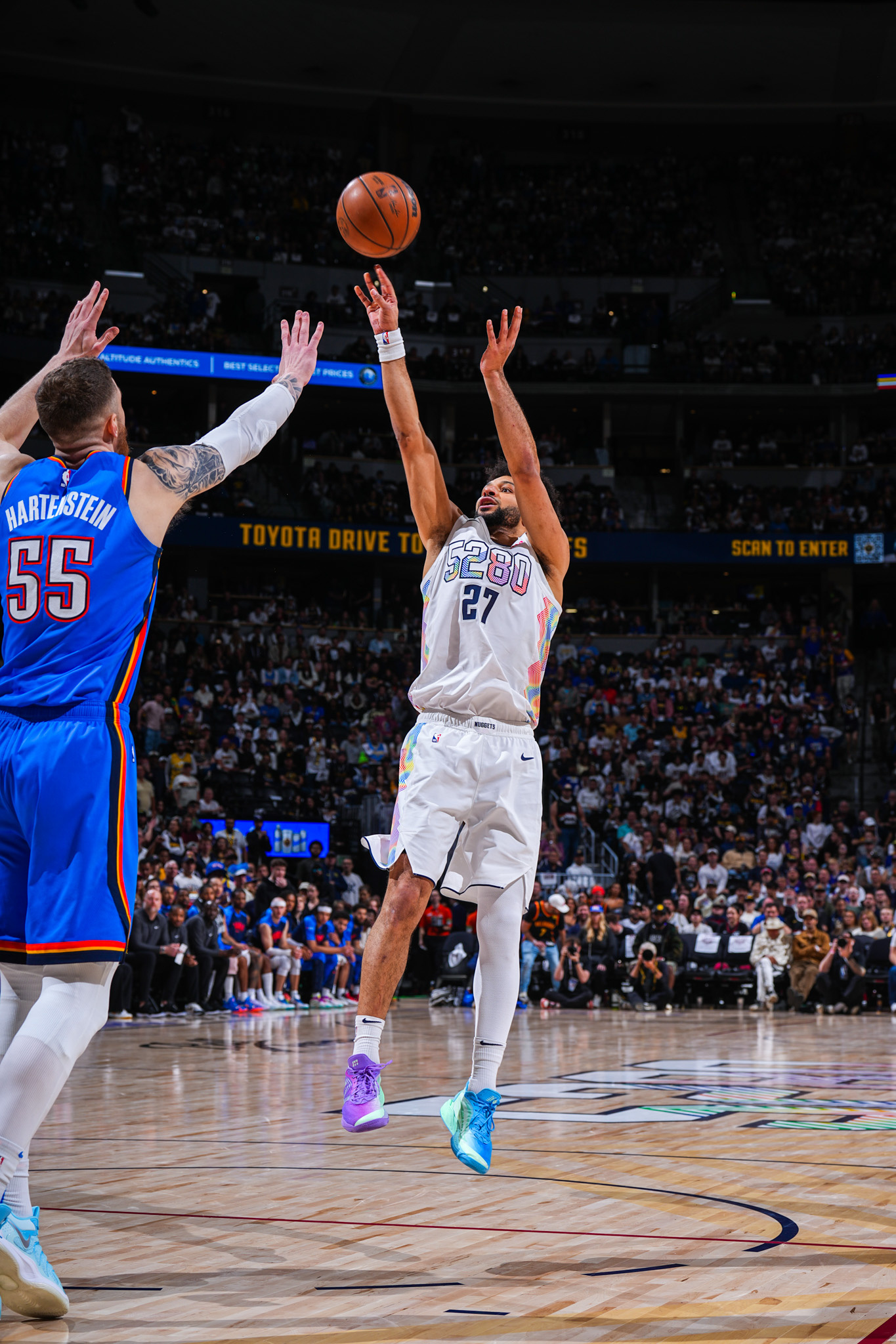 黄蜂队在主场战胜掘金统共内线分