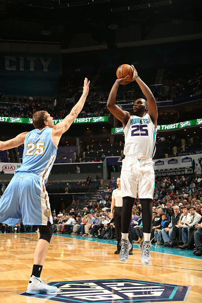 黄蜂队在主场战胜掘金统共内线分