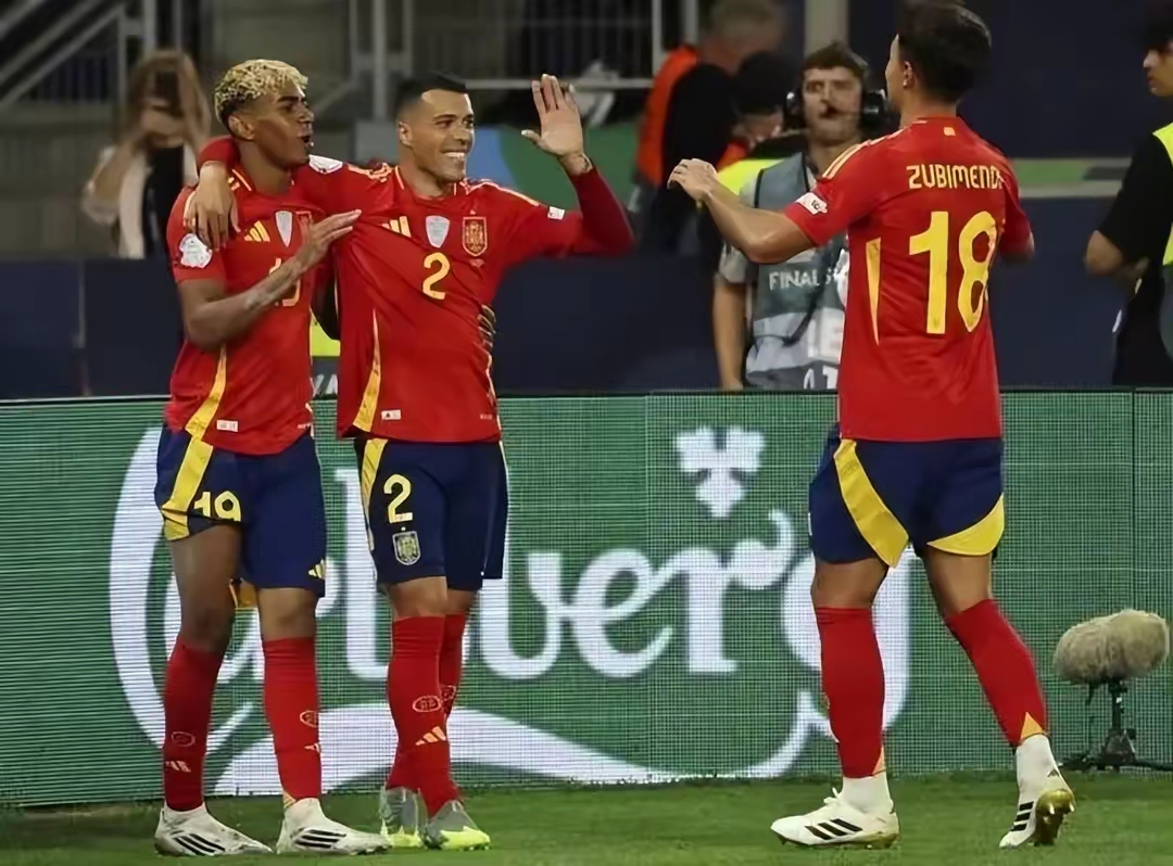 葡萄牙队险胜韩国队，奥恰洛夫惊艳四座