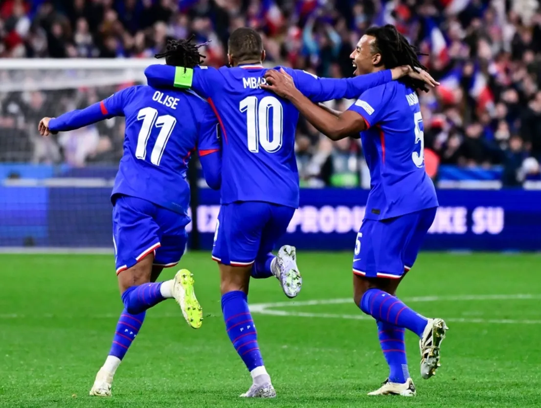 法国乒乓球队鏖战比利时乒乓球队，波尔统治全场