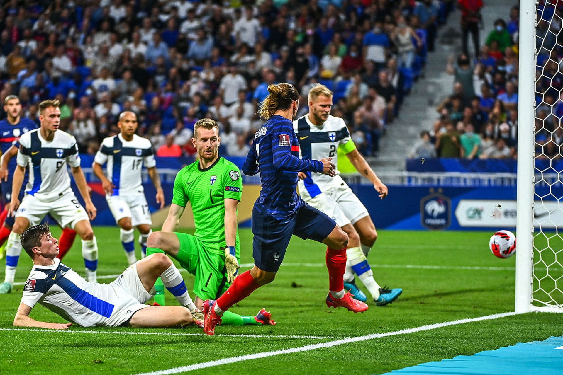 法国队冠军气息浓厚，在决赛拼尽全力