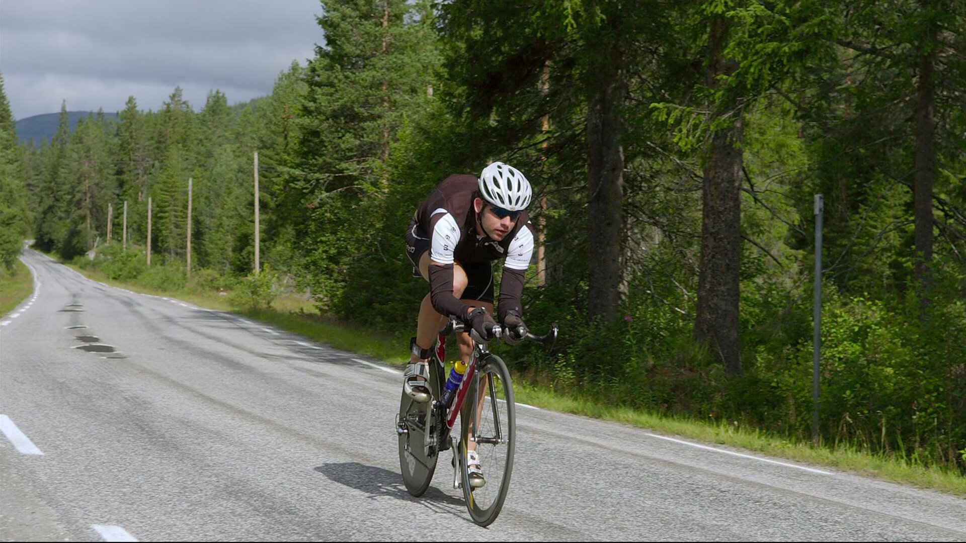 德甲争冠战焦点战与玻利维亚生死战取胜新西兰，体育精神的全球共鸣